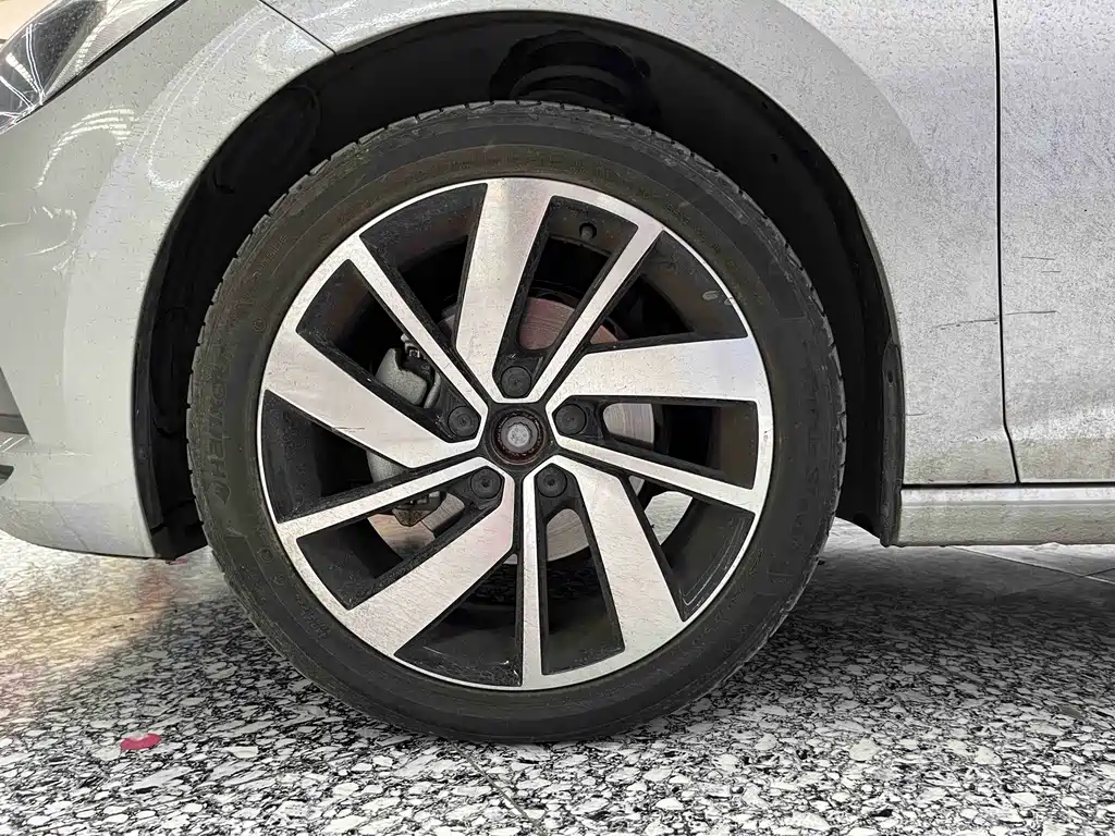 Volkswagen Sagitar — миниатюра 15