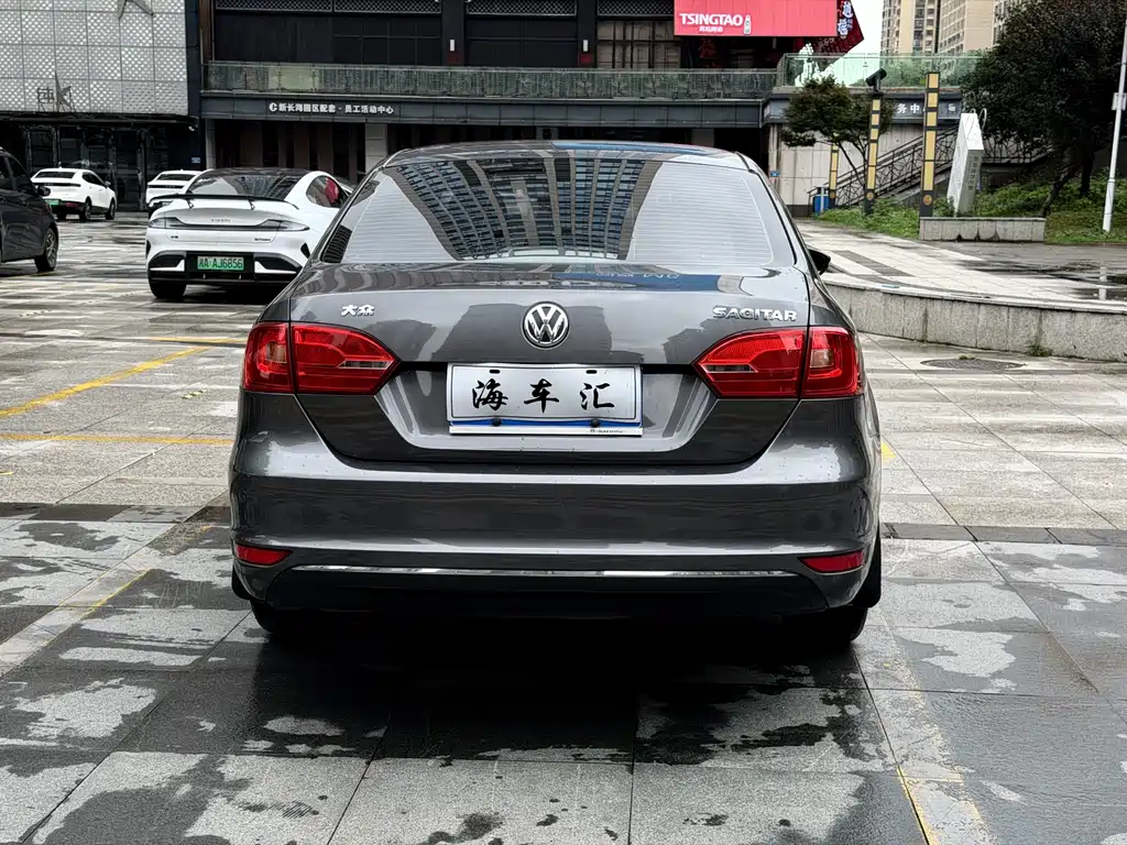 Volkswagen Sagitar 2012 1.6L AT Comfort