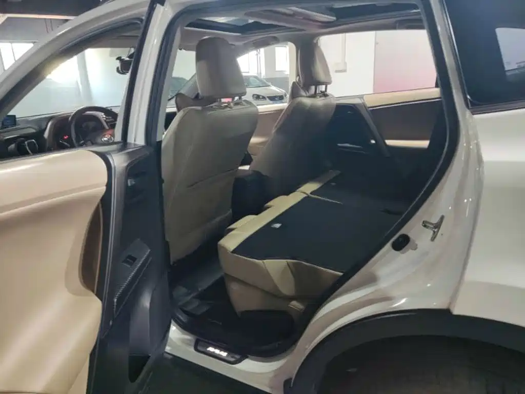 Toyota RAV4 — миниатюра 7