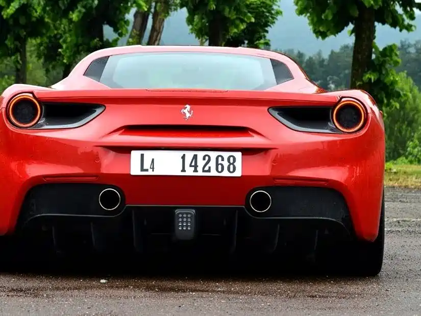 FERRARI 488