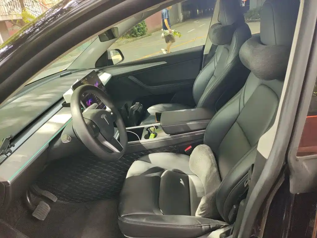 Tesla Model Y — миниатюра 16