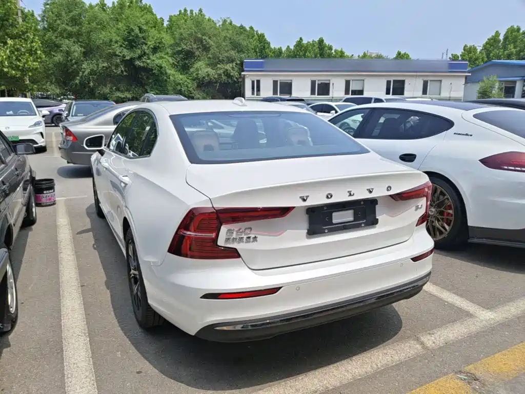 Volvo S60 2025 B4 Luxury