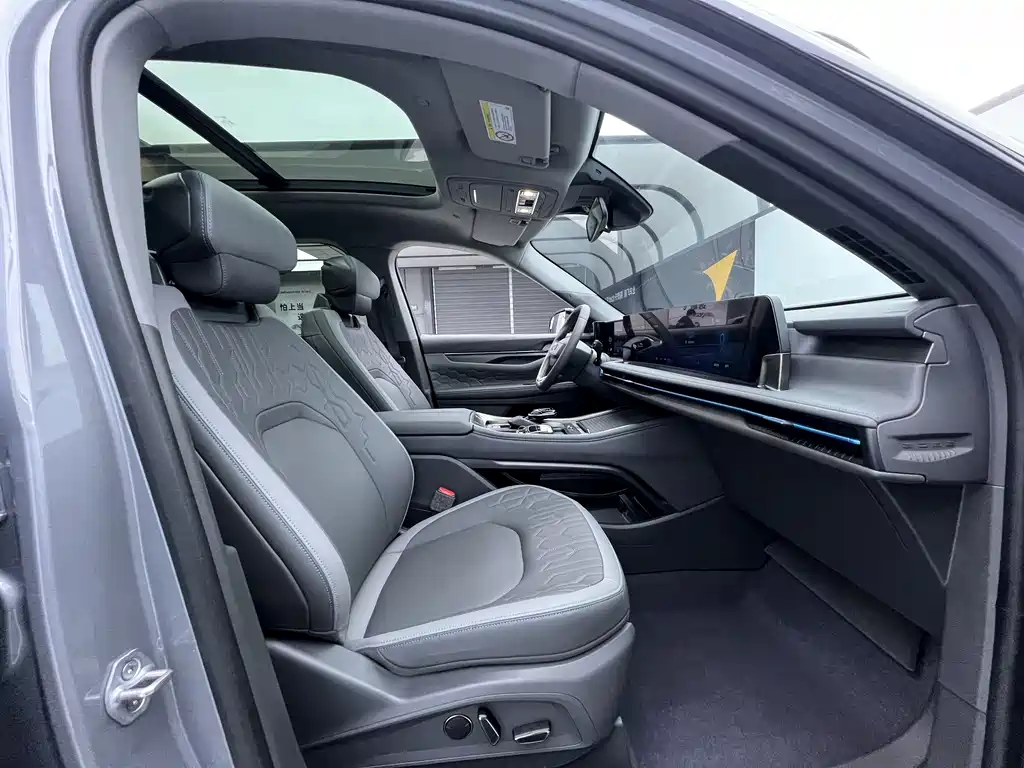 Ford Edge 2023 L 2.0T EcoBoost мест Luxury