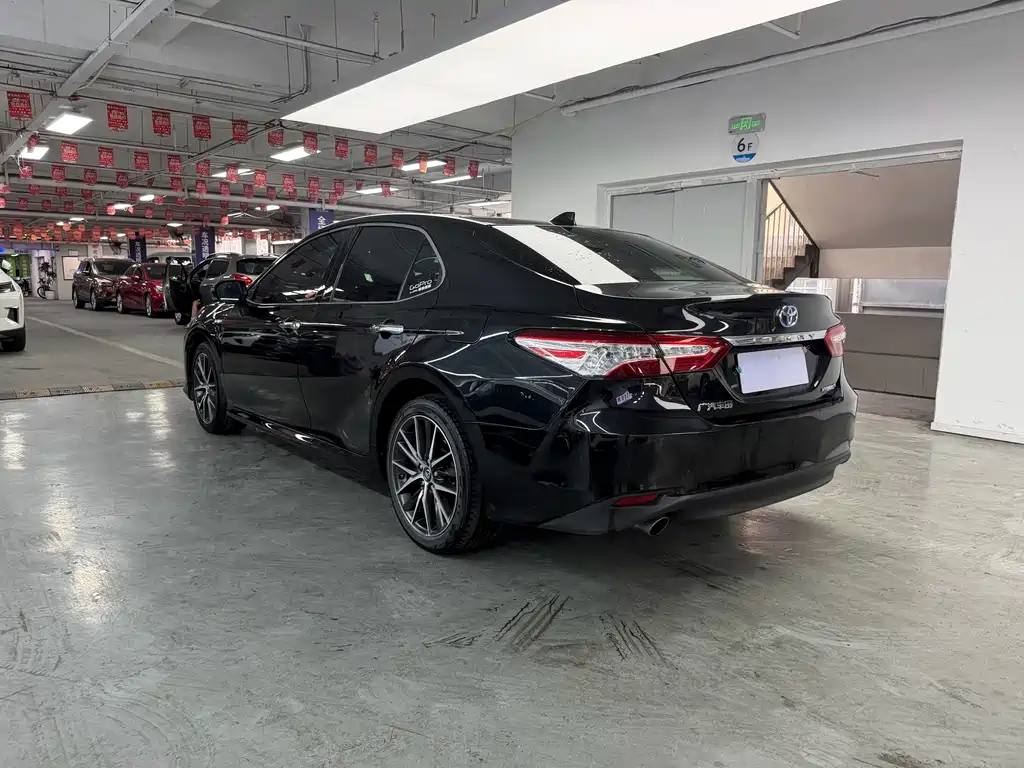 Toyota Camry — миниатюра 9