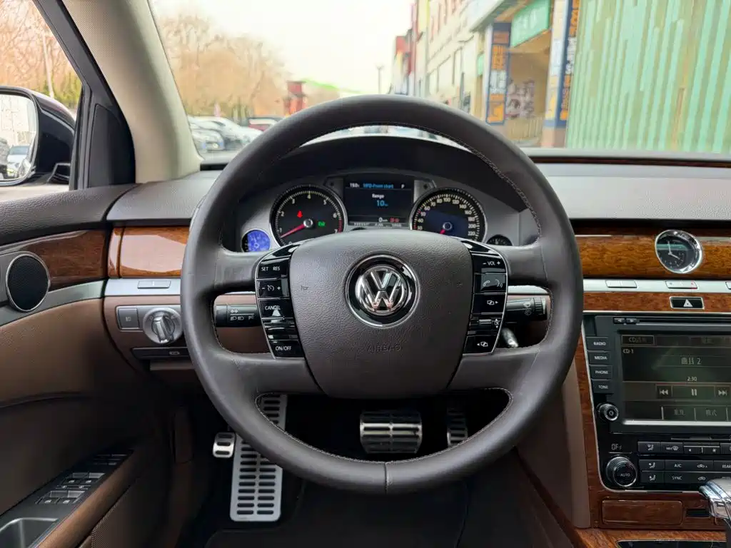 Volkswagen Phaeton — миниатюра 5