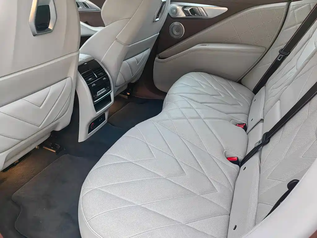 BMW XM — миниатюра 11