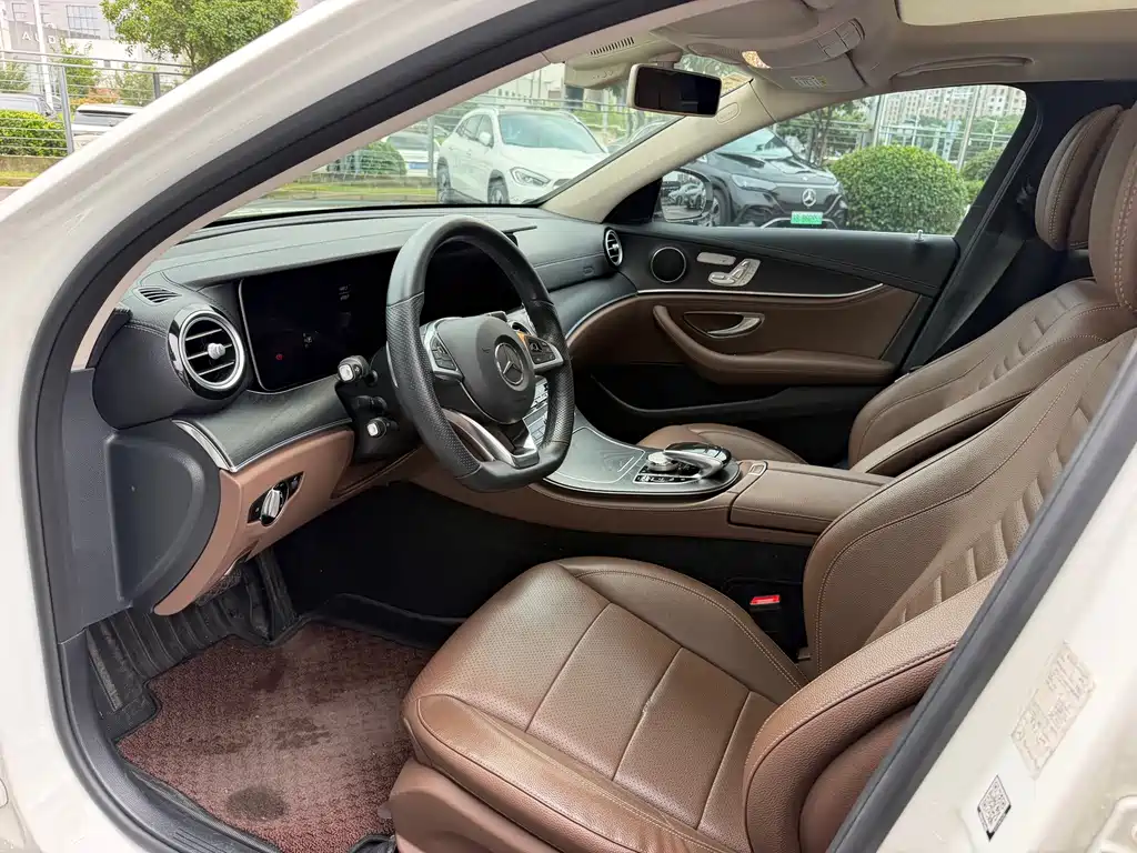 Mercedes-Benz E-Class — миниатюра 7