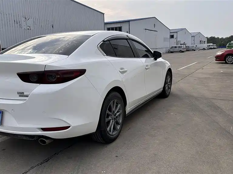 Mazda Mazda3 3 2021 2.0L AT