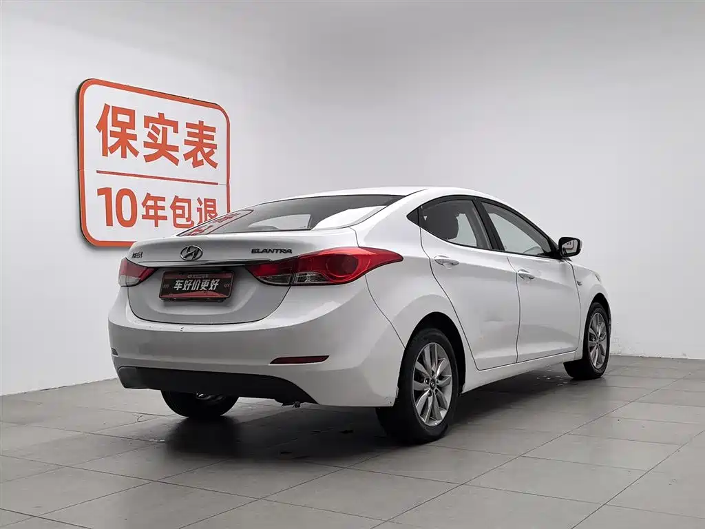 Hyundai Elantra 2015 1.6L MT Fashion