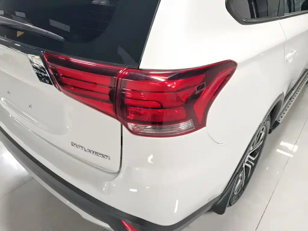 Mitsubishi Outlander — миниатюра 8