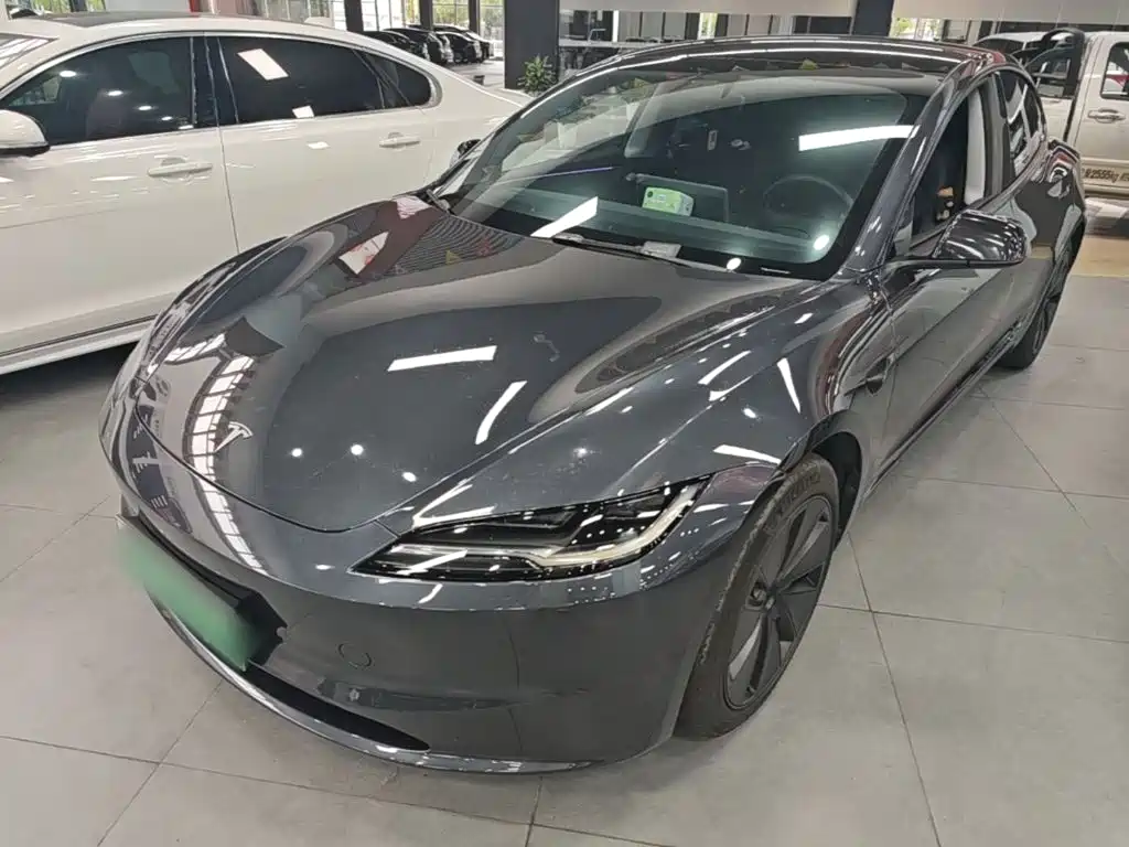 Tesla Model 3 — миниатюра 2