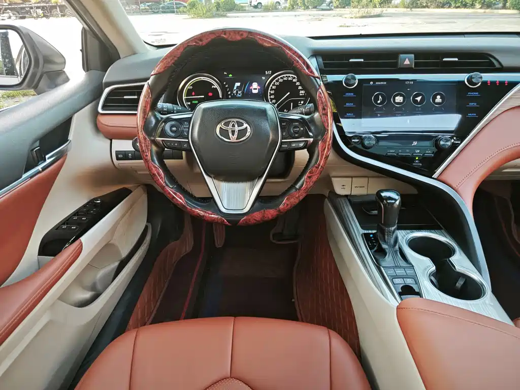 Toyota Camry — миниатюра 11