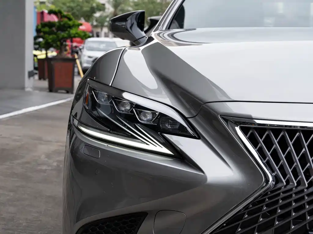 Lexus LS 2018 500h Luxury V