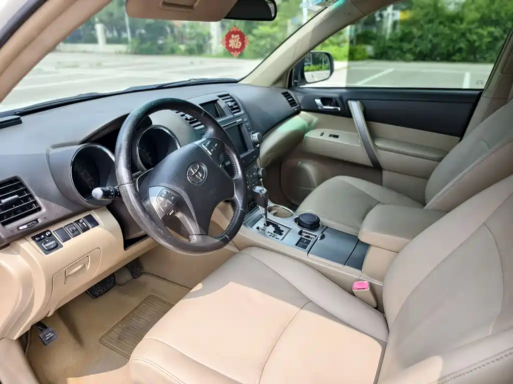 Toyota Highlander 2011 2.7L 7 мест Luxury