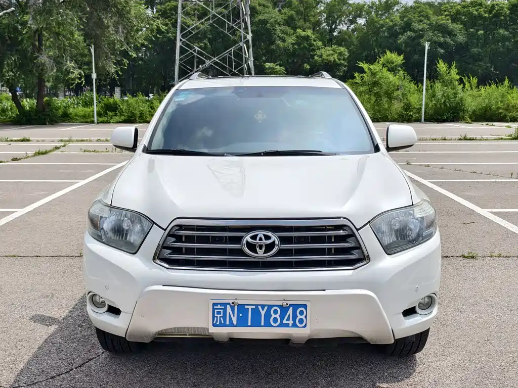 Toyota Highlander 2011 2.7L 7 мест Luxury