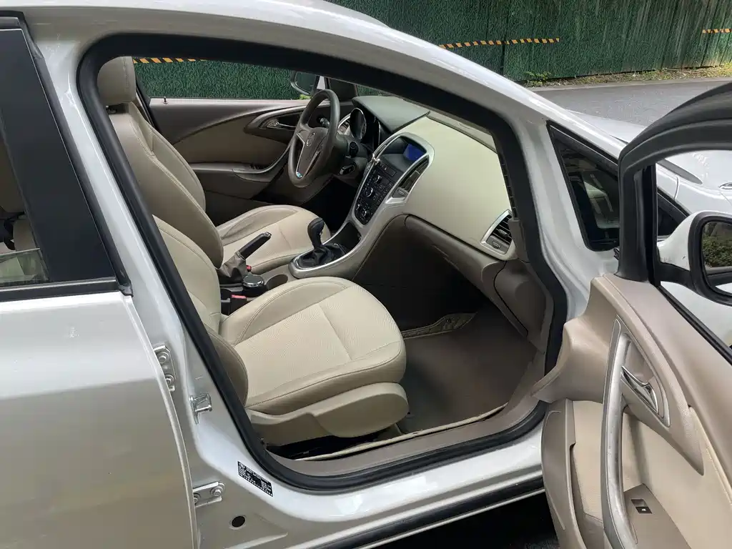 Buick Excelle — миниатюра 7