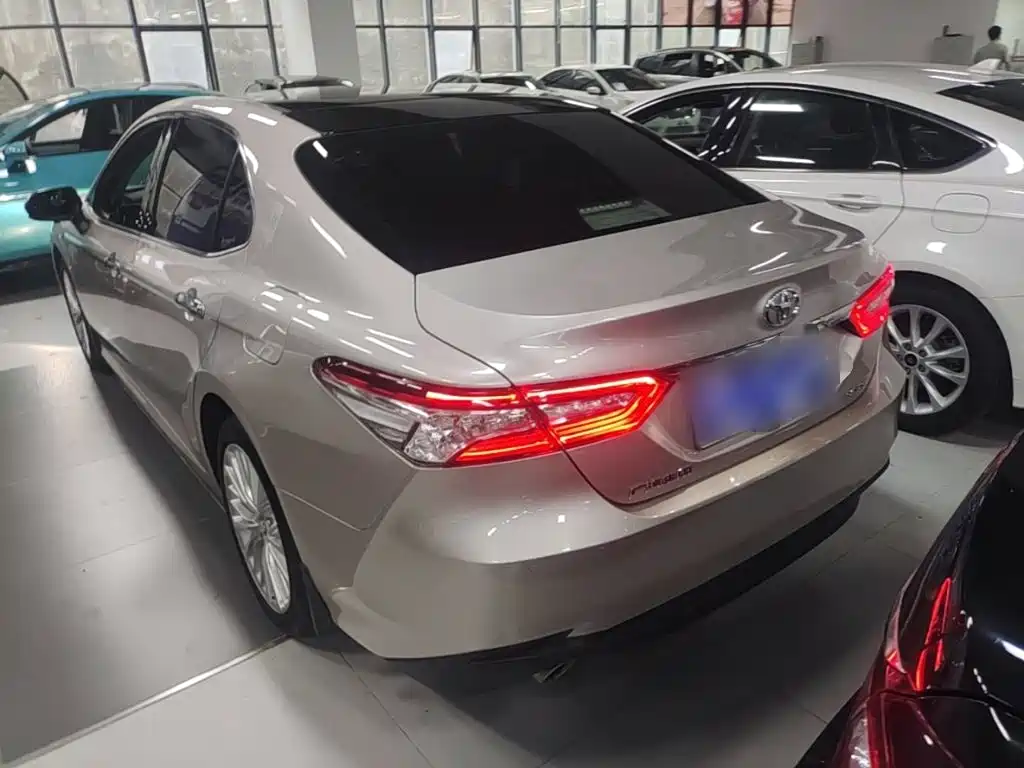 Toyota Camry — миниатюра 5