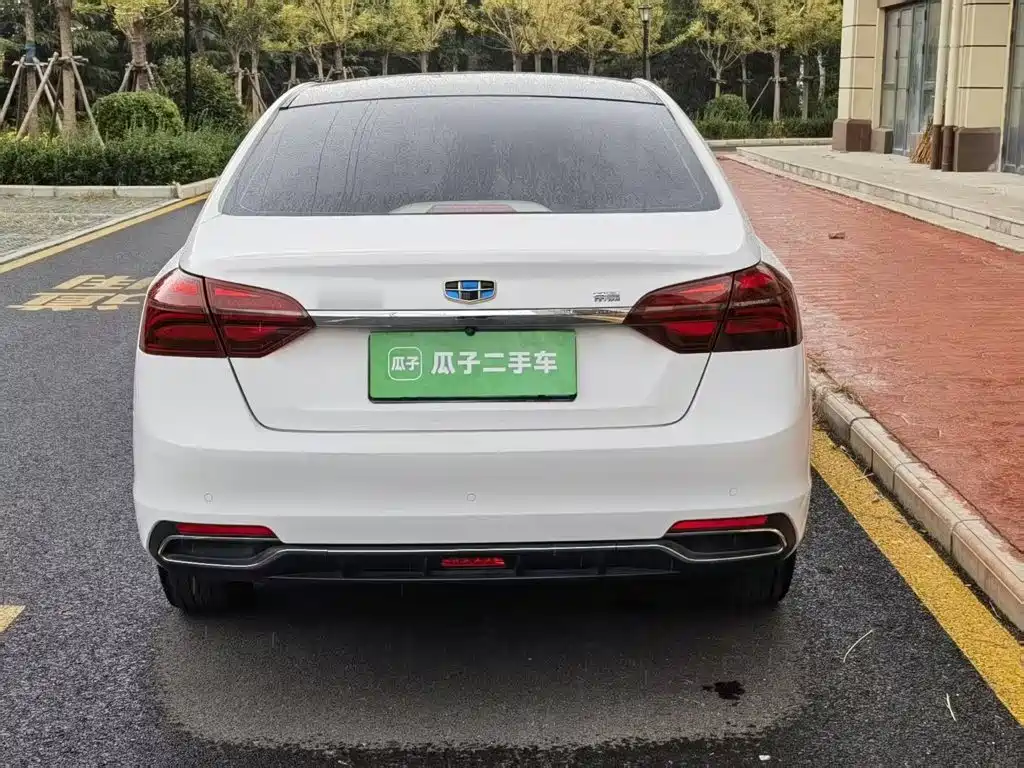 Geely Emgrand — миниатюра 6