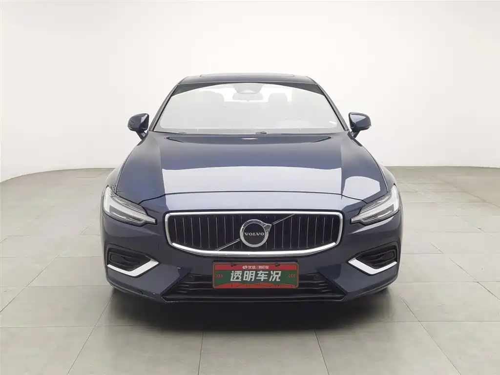 Volvo S60 2023 B4 Luxury