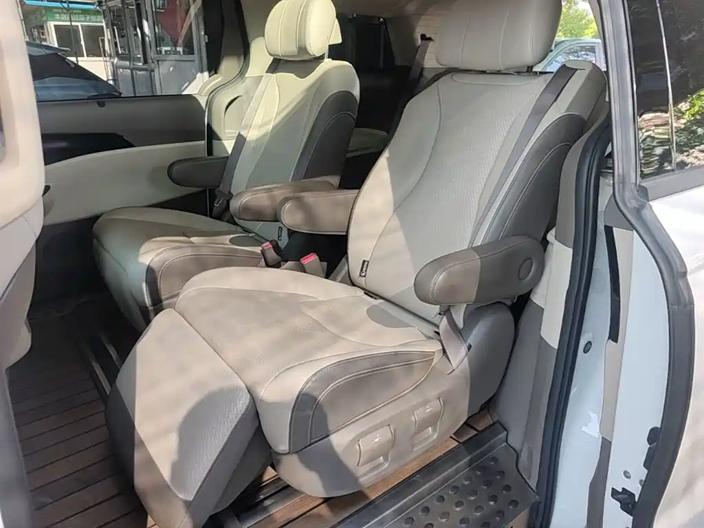 Kia Carnival — миниатюра 17