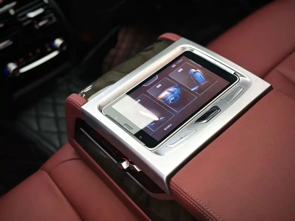 BMW 5 Series — миниатюра 7