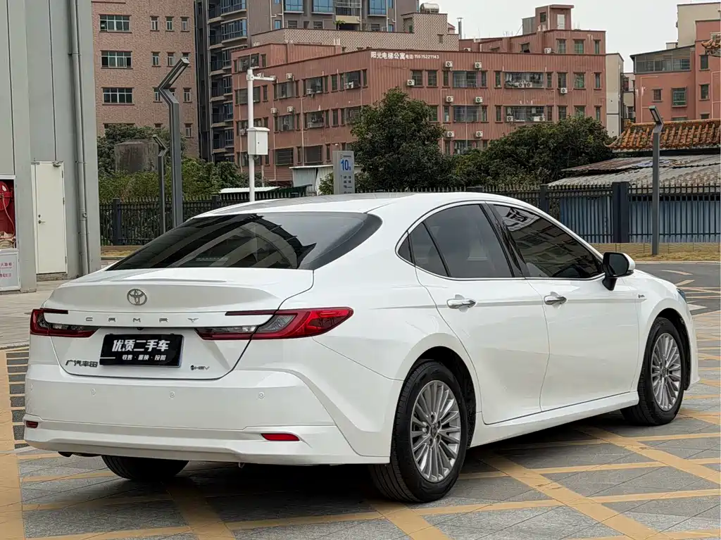 Toyota Camry — миниатюра 9