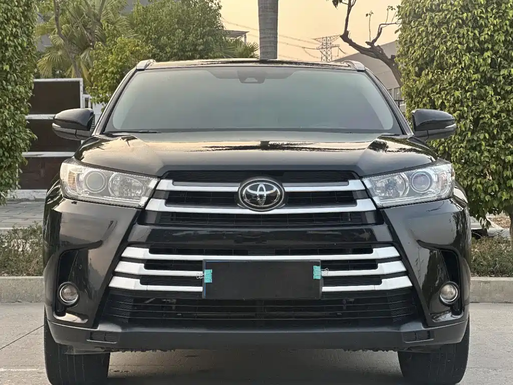 TOYOTA HIGHLANDER