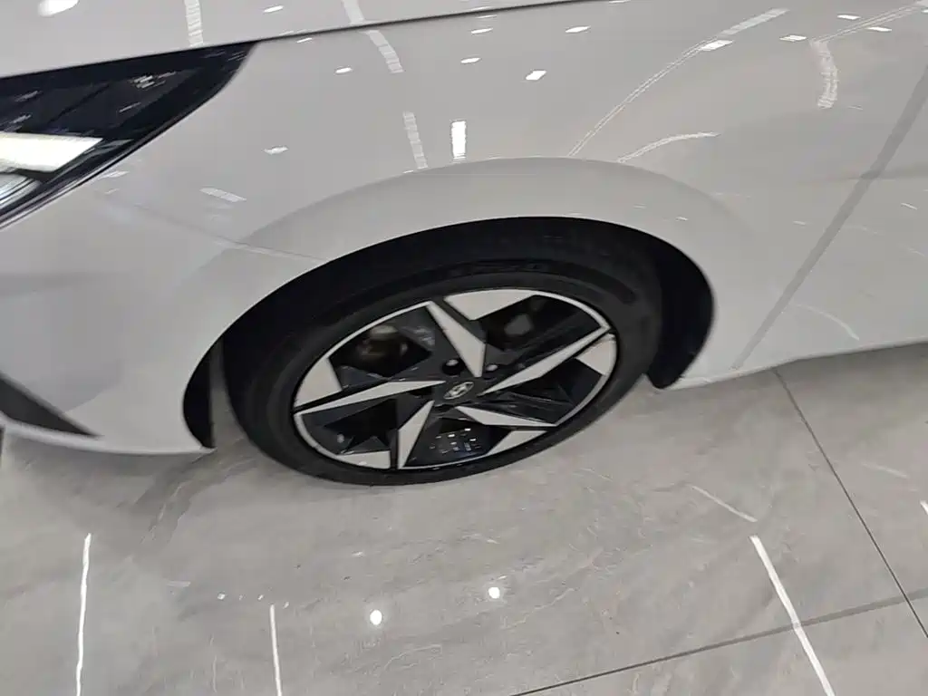 Hyundai Elantra — миниатюра 23