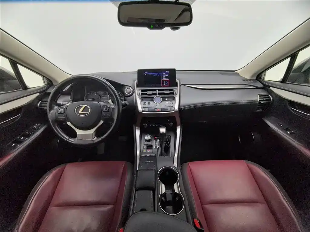 Lexus NX 2018 300