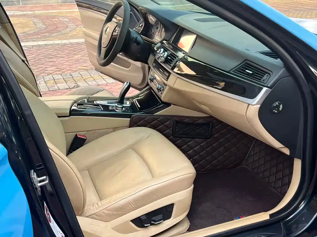 BMW 5 Series — миниатюра 11