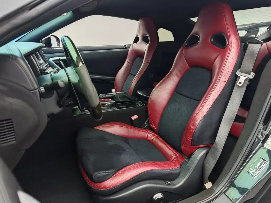 Nissan GT-R — миниатюра 11
