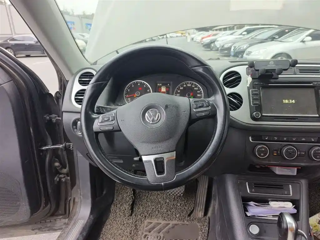 Volkswagen Tiguan 2015 1.8TSI AT Luxury