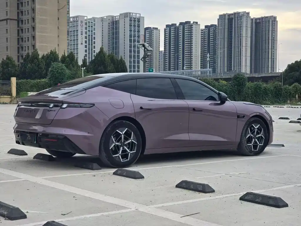 Lynk & Co 10 — миниатюра 4