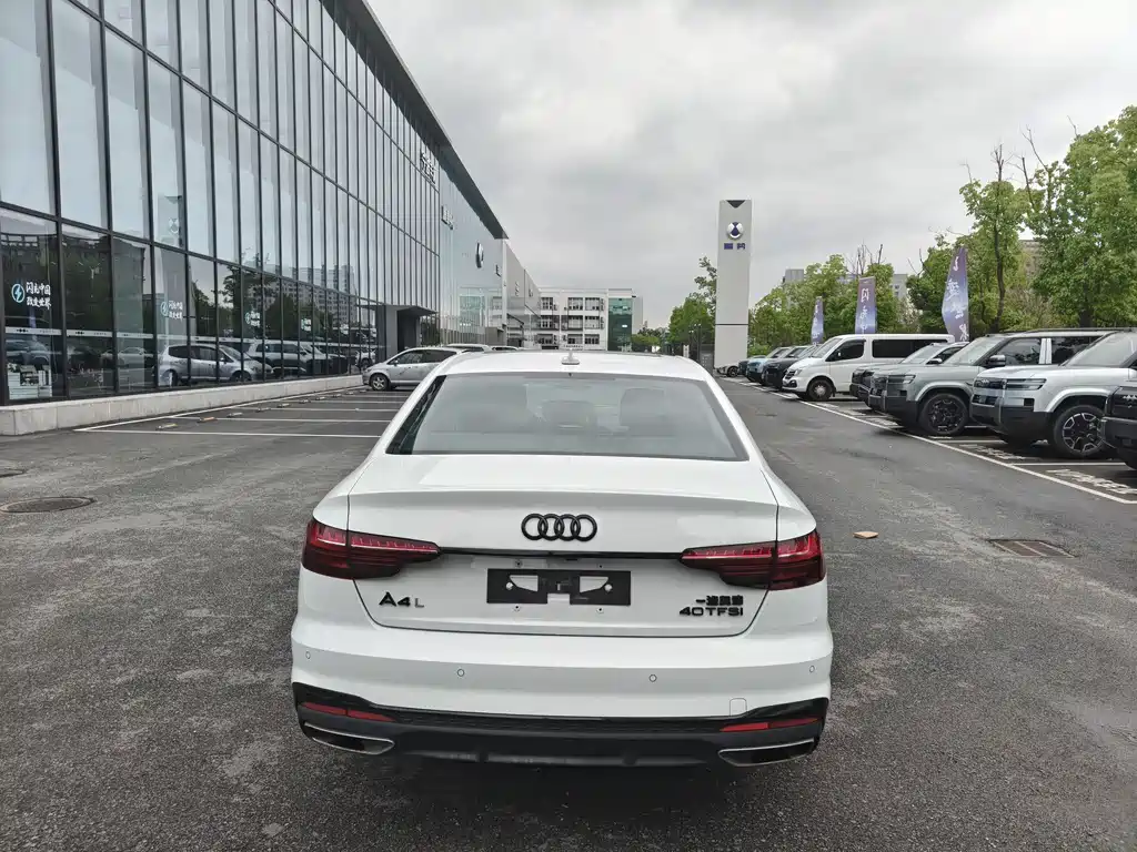 Audi A4L 2024 40 TFSI Luxury