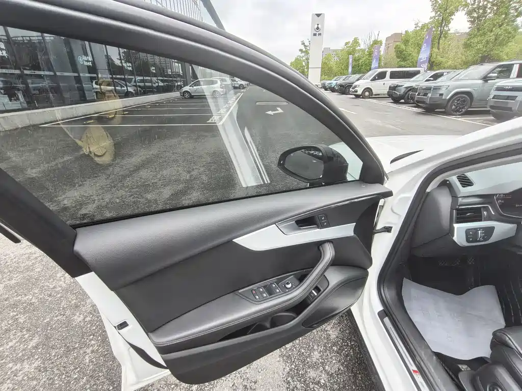Audi A4L 2024 40 TFSI Luxury