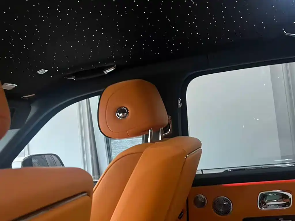 Rolls-Royce Cullinan 2018 мест