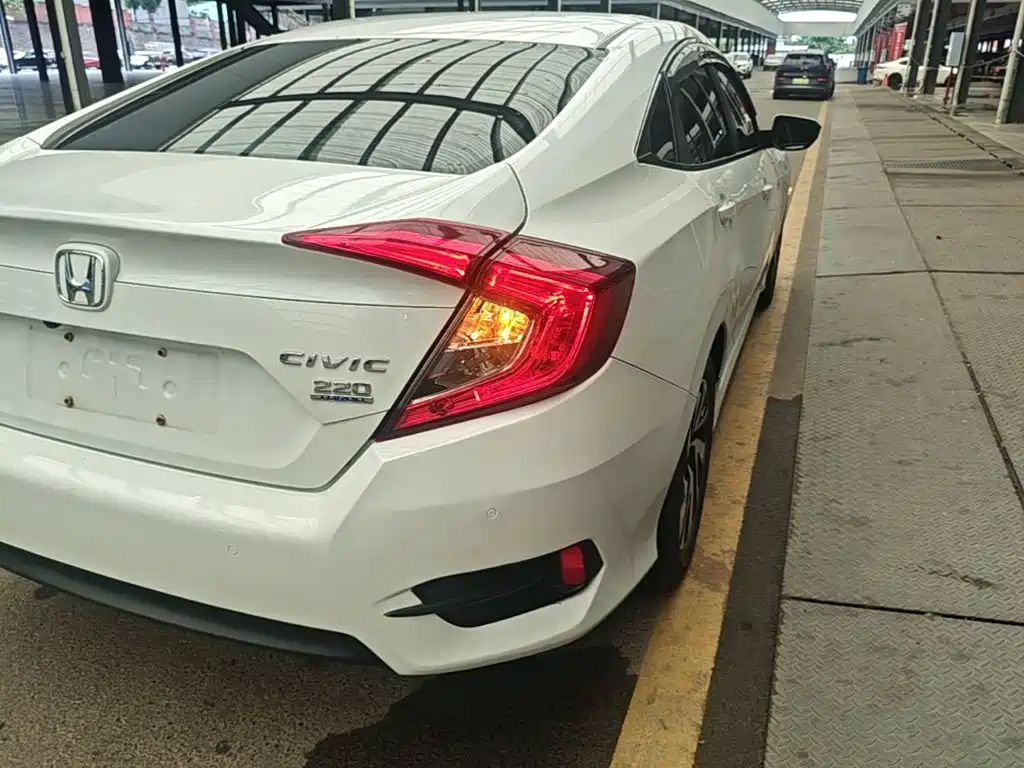 Honda Civic 2016 220TURBO CVT Luxury