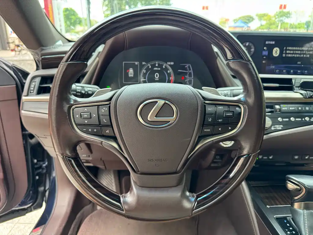 Lexus ES — миниатюра 6