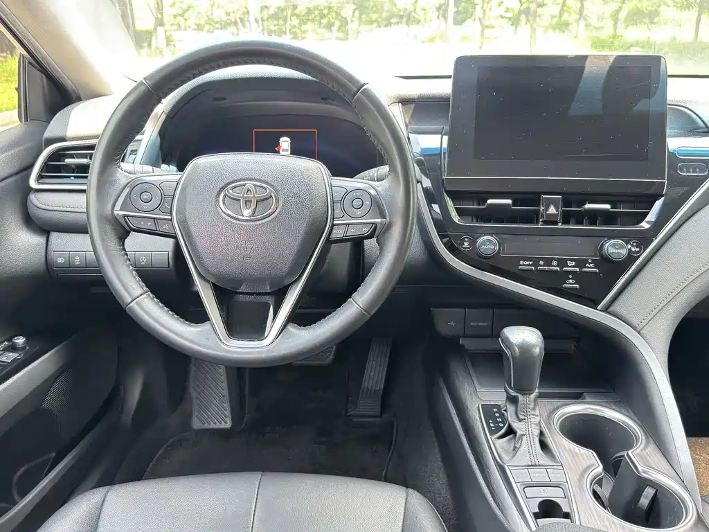 Toyota Camry — миниатюра 11