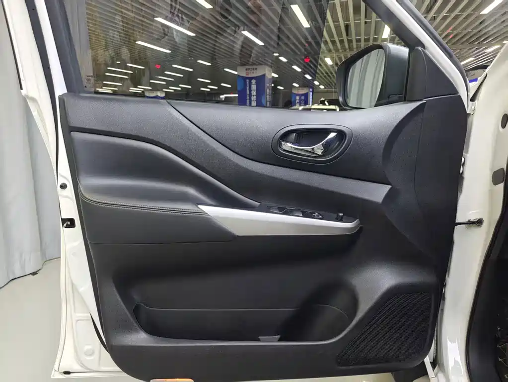 Nissan Terra — миниатюра 6