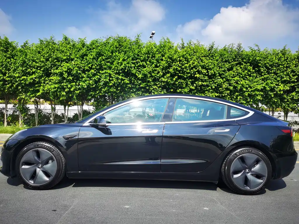 Tesla Model 3 — миниатюра 7