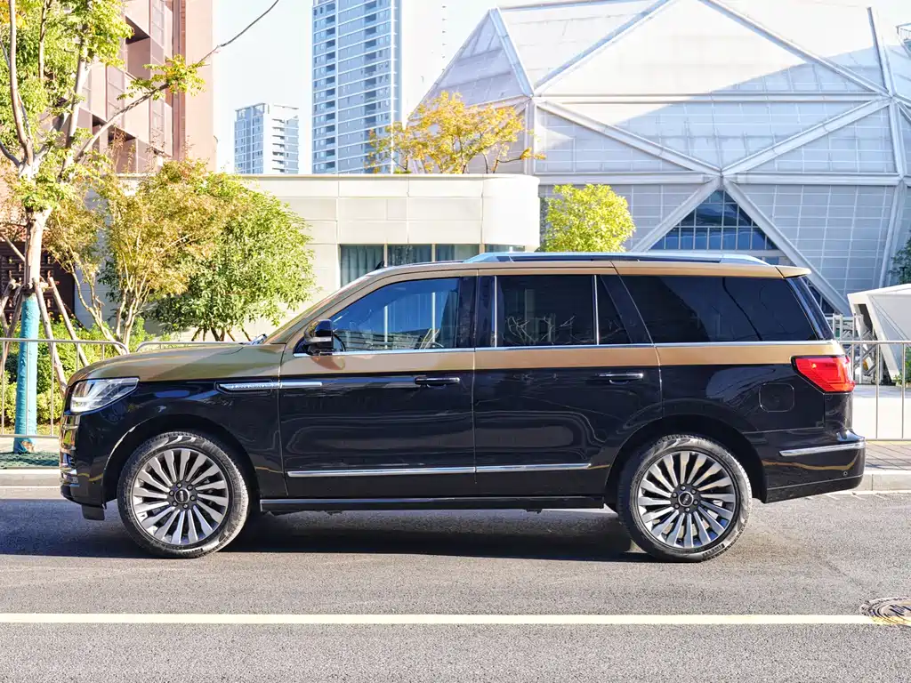 LINCOLN NAVIGATOR