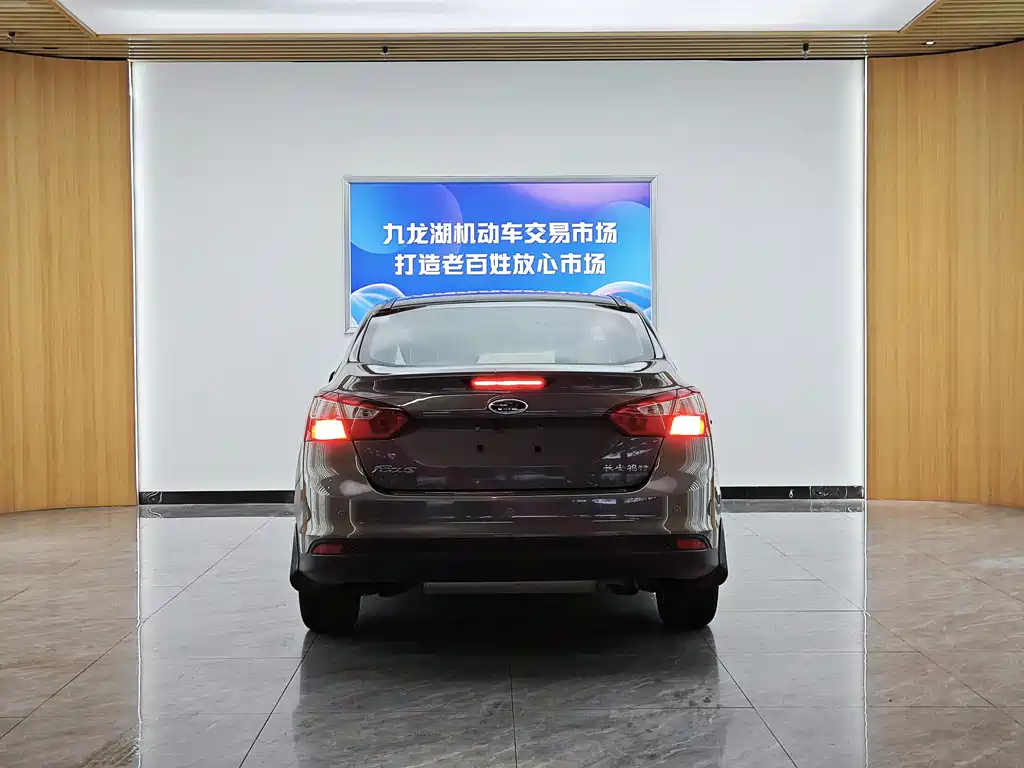 Ford Focus 2012 1.6L MT