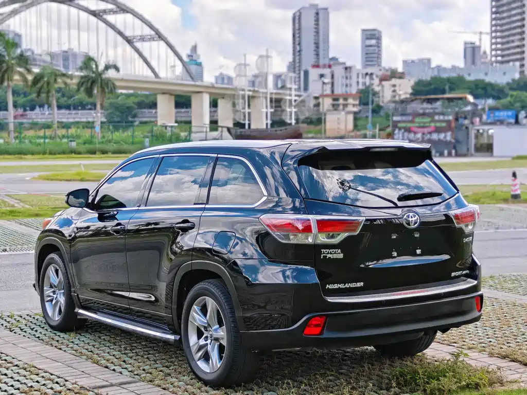 Toyota Highlander 2015 2.0T Luxury 7 мест