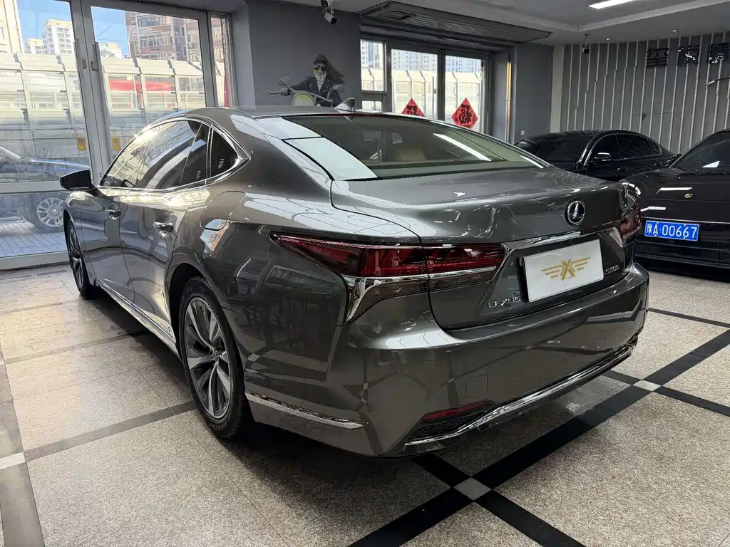 Lexus LS — миниатюра 6