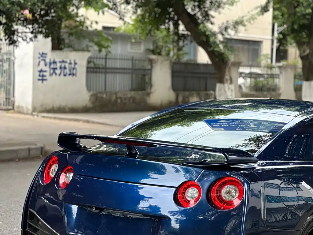 Nissan GT-R — миниатюра 13