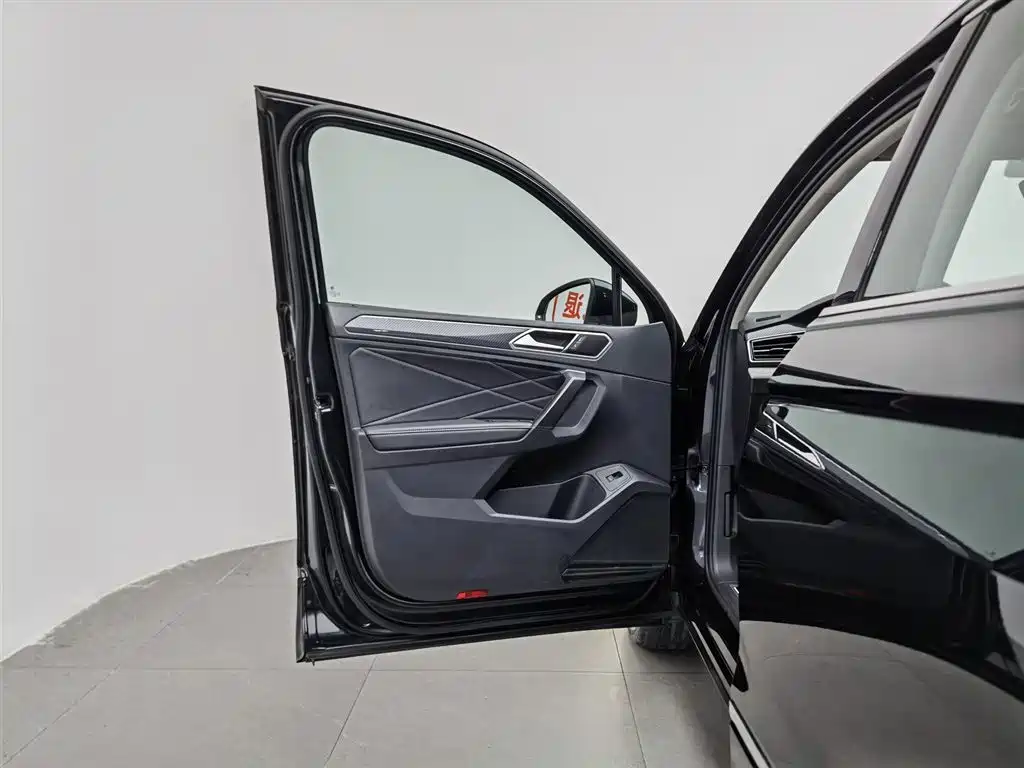 Volkswagen Tiguan L L 2022 330TSI AT R-Line