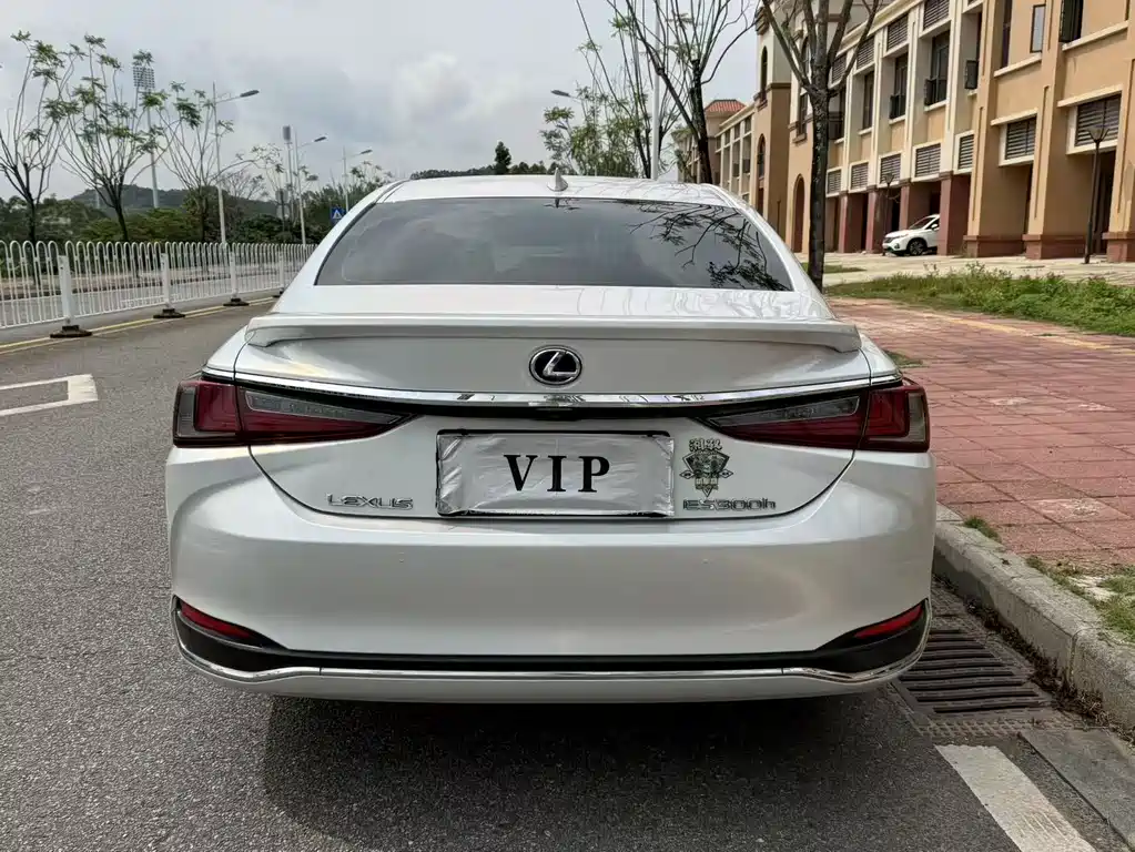 Lexus ES 2018 300h V