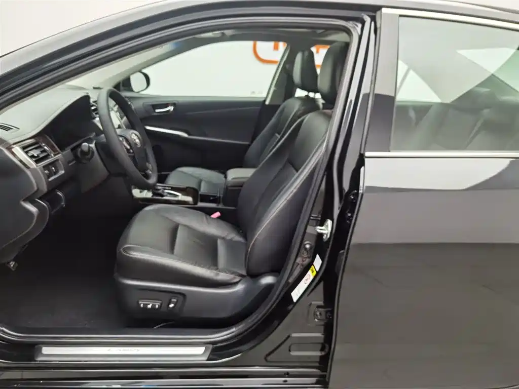 Toyota Camry 2016 2.0G Lead