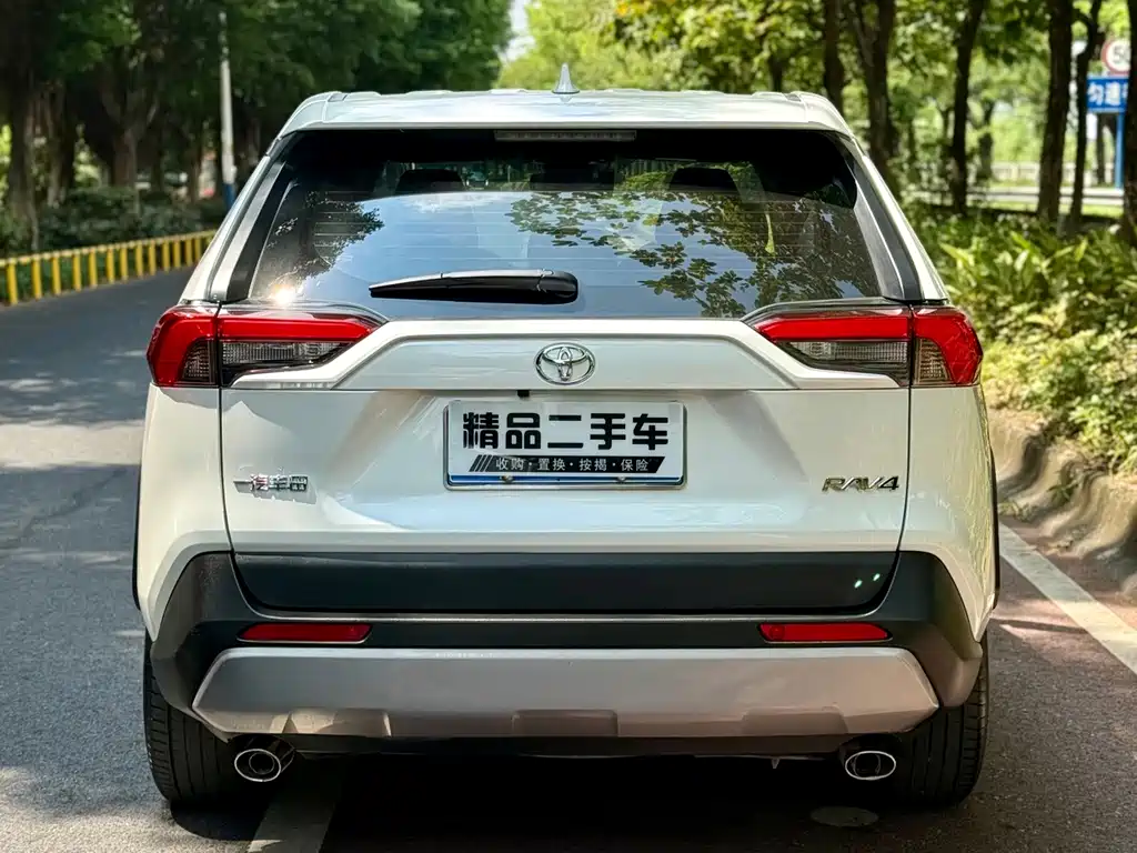 Toyota RAV4 — миниатюра 7